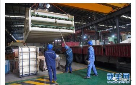 新華社記者報(bào)道: 南昌礦機(jī)復(fù)產(chǎn)復(fù)工，大型礦山機(jī)械設(shè)備發(fā)往東歐